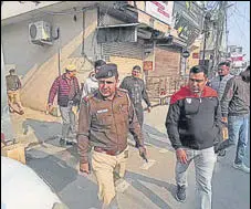  ?? HT PHOTO ?? NIA officials with local police during a raid in Yamunanaga­r on Tuesday.