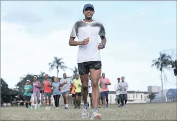  ?? PICTURE: ZANELE ZULU ?? TOP GUN: Trail running and marathon star Prodigal Khumalo training runners at Stella Sports Club in Glenwood this week