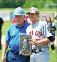  ?? THOMAS NASH — DIGITAL FIRST MEDIA ?? Spring City’s Brad Clemens, right, named the Pa. State Tournament’s Most Valuable Player, poses with Region 3 director Jack Purdy.