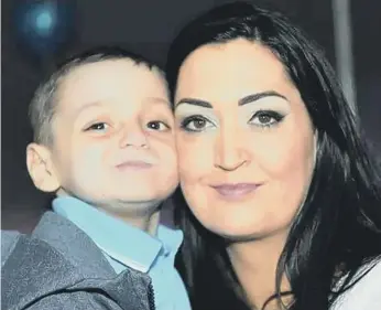  ??  ?? Bradley Lowery, pictured with mum Gemma, at his sixth birthday party.