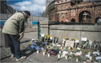  ?? Jonathan Nackstrand / AFP via Getty Images ?? A memorial in Stockholm honors loved ones lost to the virus. It features handwritte­n notes, some of which express frustratio­n over Sweden’s softer approach to curbing the illness.