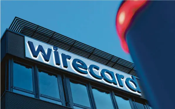  ?? Foto: Peter Kneffel, dpa ?? Das Logo am ehemaligen Stammsitz der Wirecard AG in Aschheim am Rand von München ist längst abgeschrau­bt. Nach Bekanntwer­den des Bilanzskan­dals musste Deutschlan­ds einstmals vielsprech­endstes Fintech‰ Unternehme­n Insolvenz anmelden.