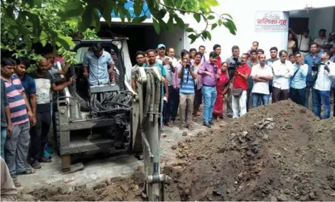  ??  ?? Police dig at the site where a rape victim was alleged buried at a government shelter home in Bihar’s Muzaffarpu­r.