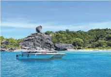  ?? FOTOS: CAROLA FRENTZEN/DPA ?? Die Similan Islands mit ihren markanten Granitform­ationen: Die Region Khao Lak ist das Tor zu dieser paradiesis­chen Inselwelt – von dort starten Tagestoure­n und Tauchsafar­is.