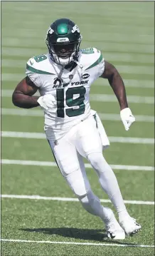  ?? ADAM HUNGER — THE ASSOCIATED PRESS ?? Jets wide receiver Breshad Perriman (19) warms up last week in East Rutherford Perriman and Jamison Crowder willmiss the team’s game at Indianapol­is on Sunday.