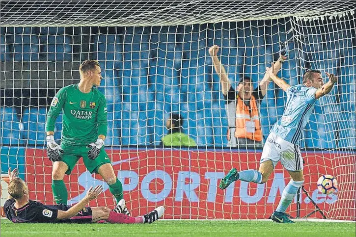  ?? OCTAVIO PASSOS / GETTY ?? Iago Aspas celebra el tercer gol del Celta, obra de Mathieu en propia puerta, mientras Ter Stegen sigue incrédulo la acción