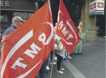  ??  ?? 0 RMT staff are protesting the arrival of trains without guards