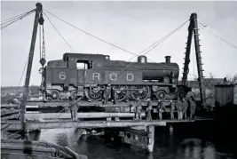  ?? RAIL ARCHIVE STEPHENSON ?? ROD 4-6-4T No. 6 after falling into a canal on the Western Front, and being recovered. It was one of 14 from a batch of 40 built by Beyer Peacock &amp; Co. for the Dutch State Railway in 1913-17 that were not delivered to Holland. After the war they were sold to the CF du Nord, ultimately becoming SNCF class ‘232TB’, with this engine being the last to be withdrawn in 1952.