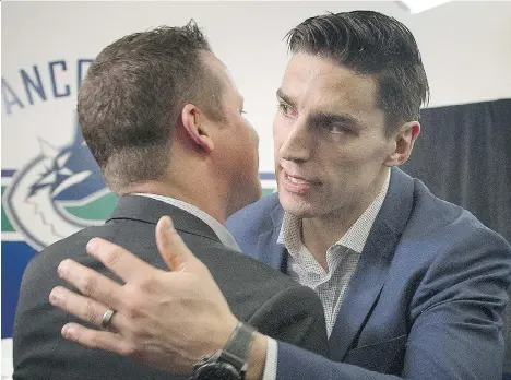  ?? MARK VAN MANEN ?? Longtime Vancouver Canuck Alex Burrows says goodbye to team staff at his last news conference in Vancouver on Monday after being traded to the Ottawa Senators in exchange for a 19-year-old prospect, Swedish centre Jonathan Dahlen.