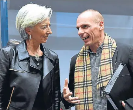  ?? EMMANUEL DUNAND / AFP ?? Christine Lagarde, directora del FMI, y Yanis Varufakis, ministro de Finanzas griego, el pasado 6 de abril
