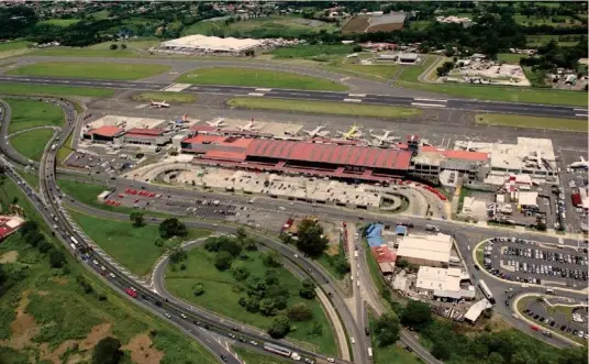  ?? CORTESÍA DE AERIS ?? Trasladar las instalacio­nes que ocupa actualment­e Coopesa dejaría más espacio libre para expandir el aeropuerto hacia el oeste. .