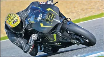  ??  ?? PILOTO A SEGUIR. Xavi Forés a lomos de la Ducati de SBK durante el test de Jerez de esta semana.