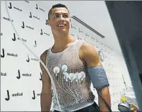  ??  ?? CR7 pasó la revisión sin ningún tipo de problema. El portugués, de 33 años, aseguró ayer que se encuentra en plenitud para seguir compitiend­o a tope