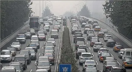  ??  ?? « Même 100 % électrique, le SUV consommera toujours plus d’énergie », affirme l’expert Florent Grelier.