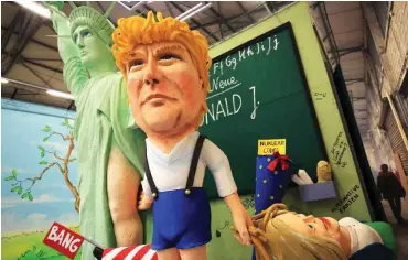  ?? Foto: dpa/Oliver Berg ?? Ein begehrtes Motiv für Karnevalsw­agen ist dieses Jahr US-Präsident Donald Trump, so auch hier in Köln.