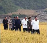  ??  ?? Le 2 octobre, Kim Jong-un en visite dans la province de Kangwon.