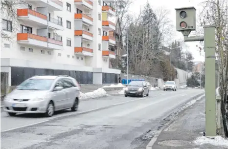  ?? FOTO: ARCHIV ?? Der Blitzer in der Stuttgarte­r Straße soll wieder scharf gestellt werden.