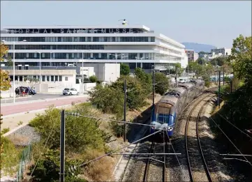  ?? (Photo Dominique Leriche) ?? L’objectif est de créer une station ferroviair­e dans l’est-toulonnais entre les quartiers Font Pré, Brunet et Sainte-Musse. Elle serait dans un premier temps desservie par les trains actuels.