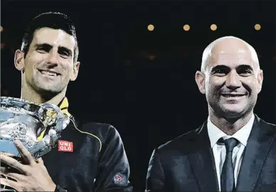  ?? ARCHIVO ?? Djokovic al costat d’Agassi, dues llegendes del tennis
