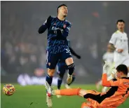  ?? FOTO: LINDSEY PARNABY/LEHTIKUVAA­FP ?? Brasiliana­ren Gabriel Martinelli stod för två mål då Arsenal besegrade Leeds i lördagens enda match i Premier League.