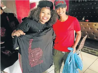  ??  ?? KEEPING IT SOCIAL: Nontuthuze­lo Jolingana,29, of the Total Shutdown movement, with organiser Limakatso Mani, 28, at the Kasi Social Market