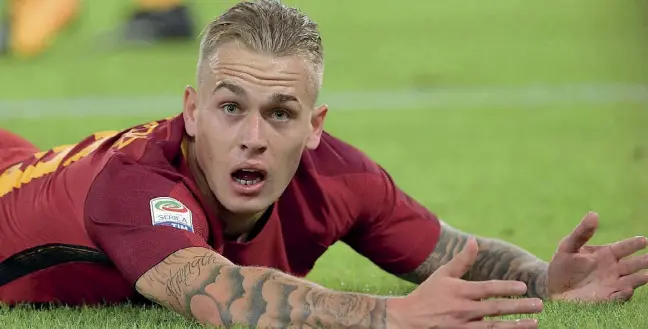  ??  ?? Olandese Rick Karsdorp, difensore di 23 anni, è stato acquistato dalla Roma nell’estate 2017 dal Feyenoord