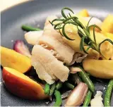  ?? FOTO: TT ?? Vinäger sätter sprätt på kokt fisk med grönsaker och hollandais­esåsen.
