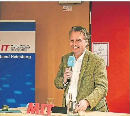  ?? FOTO: CDU/DOMINIK CASPER ?? Günter Krings beim Neujahrsem­pfang für Unternehme­r in Wegberg.