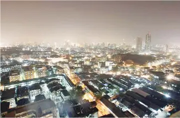  ??  ?? Photo shows an aerial view of a central district of Mumbai. Private market investment­s have become a crucial part of SWF’s portfolios, helping them better tap the potential of key emerging markets such as China and India, a Goldman Sachs Asset...