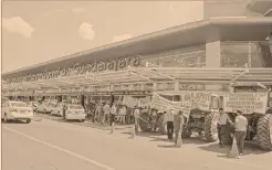  ?? Foto archivo ee ?? El ejido El Zapote anunció que volvería a protestar en las inmediacio­nes de la terminal aérea tapatía en demanda del pago pendiente.