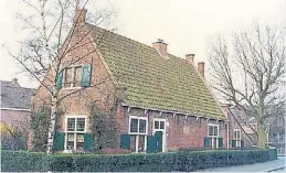  ?? ?? La casa de Spinoza en Rijnsburg, Holanda, donde vivió de 1661 a 1663. Acaban de publicarse diversos ensayos sobre su obra, por Antonio Negri, Marilena Chaui, Lorenzo Vinciguerr­a y F. Zourabichv­ili.