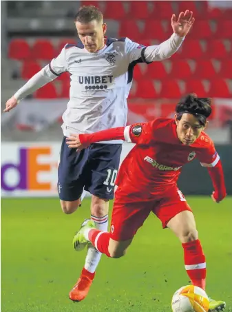  ??  ?? Close quarters:
Rangers’ Steven Davis and Antwerp’s Koji Miyoshi battle for the ball