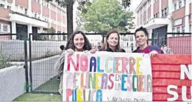  ?? M.G. ?? Concentrac­ión en el CEIP Arias Montano por la supresión de clases de Infantil en los colegios de Huelva.