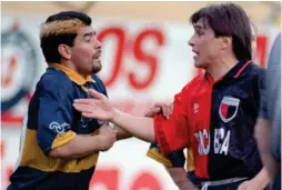  ?? CEDOC ?? The infamous feud between Toresani (right) and Maradona.