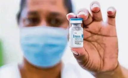  ?? EFE. ?? En Cuba desarrolla­ron dos vacunas contra el covid-19: Abdala y Soberana 02. Ambas a la espera de aprobación de autoridade­s.