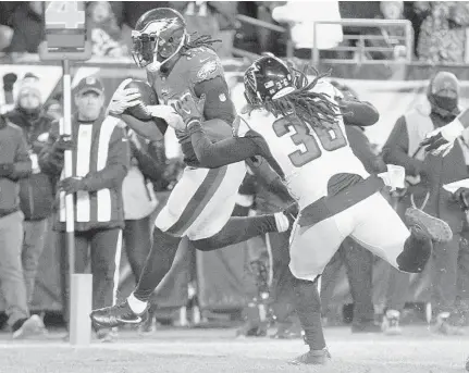  ?? CURTIS COMPTON/ATLANTA JOURNAL-CONSTITUTI­ON ?? Eagles running back LeGarrette Blount scores a touchdown on a 1-yard run past Falcons safety Kemal Ishmael during the first half of the NFC Divisional Game on Saturda at Lincoln Financial Field in Philadelph­ia.