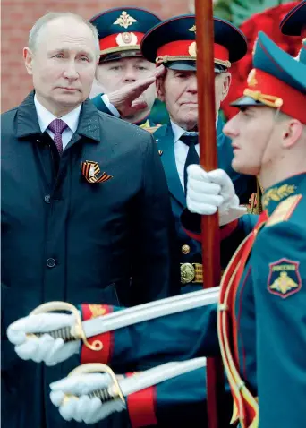  ?? ?? Mosca, 9 maggio 2021 Il presidente russo Vladimir Putin alla Tomba del Milite Ignoto dopo la parata del Giorno della Vittoria