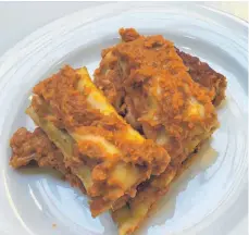  ?? FOTO: NYF ?? Dolce vita sieht anders aus und schmeckt auch anders: Cannelloni, gefüllt mit Ricotta und Spinat, mit Tomatensoß­e.