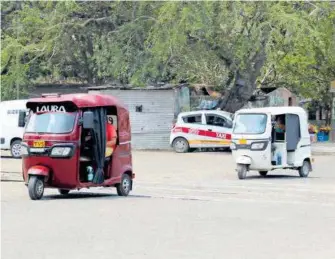  ?? RAÚL SOLÍS ?? Habitantes los utilizan por ser más económicos que lo taxis