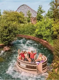  ?? Fotos: Erlebnispa­rk Tripsdrill ?? Rasanter Fahrspaß im kühlen Nass: Beim Waschzuber Rafting haben alle Spaß.