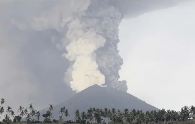  ?? PICTURE; AP ?? 0 Mount Agung sends clouds of ash 10,000ft into the atmosphere with the a accompanyi­ng explosions being heard up to eight miles away