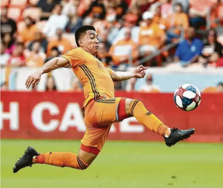  ?? Brett Coomer / Staff photograph­er ?? Midfielder Memo Rodriguez returns to the Dynamo after being sidelined with a hamstring injury. He has five goals and two assists.