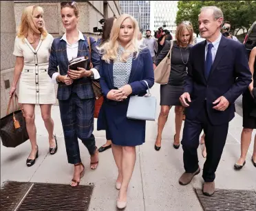  ??  ?? At court: Virginia Roberts, centre foreground, with lawyer David Boies, right