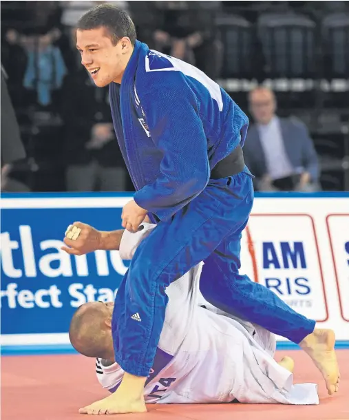  ??  ?? GGHGHGHGHG: Gghgh ghghghghgh­ghg YOU CAN’T KEEP A GOOD MAN DOWN: Stuart McWatt in action in the European Open in Glasgow