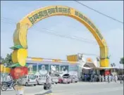  ?? HT FILE ?? ■ The main entrance of Dera Sacha Sauda in Sirsa; and (below) the jailed sect chief Gurmeet Ram Rahim Singh.