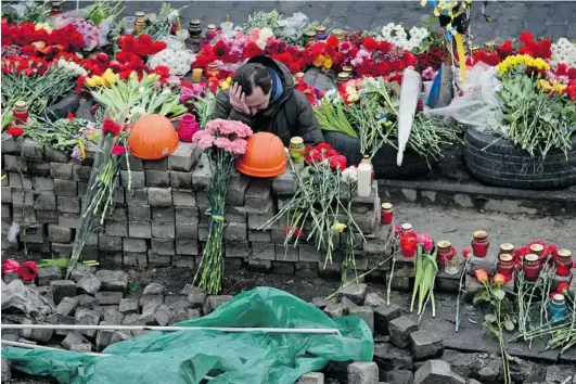  ?? JEFF J MITCHELL/ GETTY IMAGES ?? A makeshift memorial was erected to honour the anti- government demonstrat­ors killed in clashes with police on Saturday in Kiev. For additional coverage see B3.