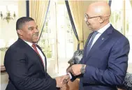  ?? IAN ALLEN/PHOTOGRAPH­ER ?? Chevano Baker (left), Jamaica’s 2019 Rhodes Scholar, being congratula­ted by Governor General Sir Patrick Allen at King’s House yesterday.
