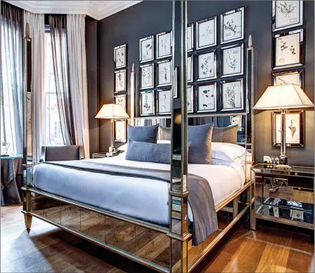  ??  ?? The sparkle of mirrored surfaces radiates off the dark bedroom walls at London’s Franklin Hotel.