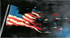  ??  ?? „Stars and Stripes“in Fetzen: Ed Ruscha, Großmeiste­r der Pop-Art, sieht dunkle Wolken über den USA aufziehen.