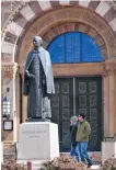  ??  ?? A statue of archbishop Jean Baptiste Lamy sits in front of the Cathedral Basilica of St. Francis